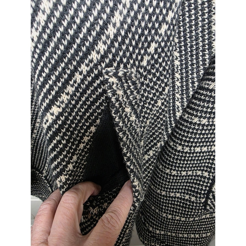 FOREVER 21 Contemporary Hooded Poncho Toggle Closure Black White Pattern M L‎ - Picture 4 of 7